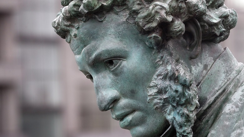 Отреставрированный памятник А.Пушкину на Пушкинской площади