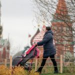 Путин первой задачей правительства назвал перелом негативной демографической тенденции