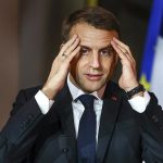 Макрон возвращается в большую политику за счет нового предательства