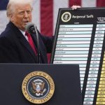 Деньги вернуть? Верховный суд США выставил Трампа диктатором-идиотом