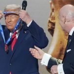 «Величайший президент всех времен»: в Америке крепнет культ личности Трампа