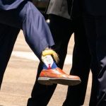 Носки для депутата: стеклянным бусам в США нашли равноценную замену