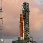 К Луне отправилась первая за полвека пилотируемая миссия